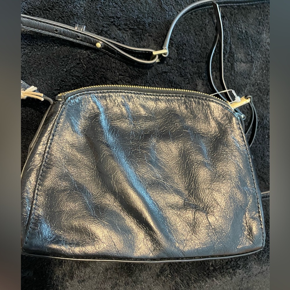 HOBO Evella leather crossbody!
New with tags
Genuine leather